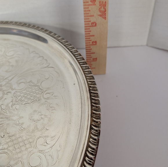 Silverplate Pedestal Cake Platter. - Picture 4 of 5
